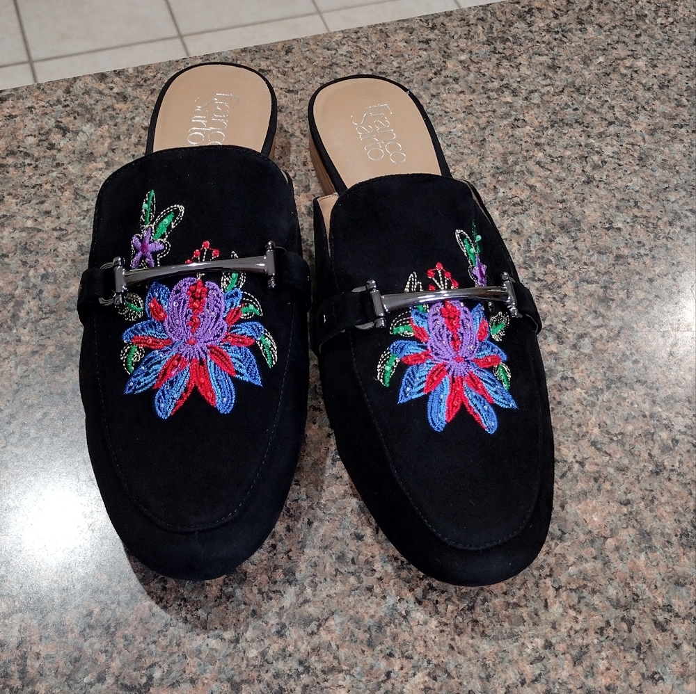 NWT Franco Sarto Black Floral Duede Embroidered sandals